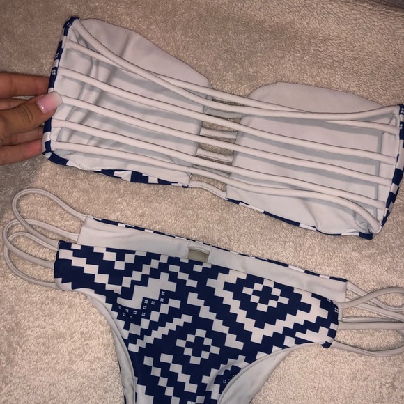 Bikini - Picture 3 of 3